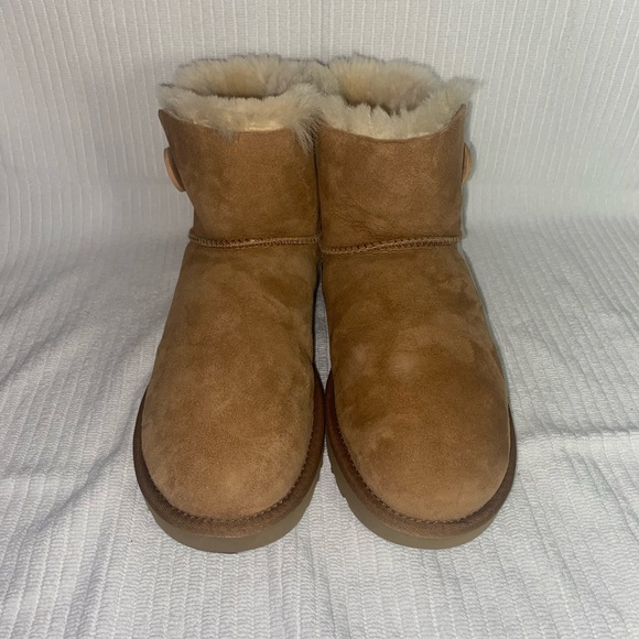 Ugg classic mini bailey button size 10 - Picture 1 of 8